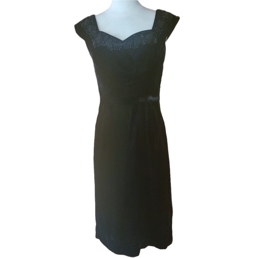 1950s/1960s The Avenue Shop Black Beaded Velvet Dr